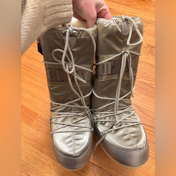 new Moon Boot Icon Glance Platinum Satin Boots - Picture 4 of 12